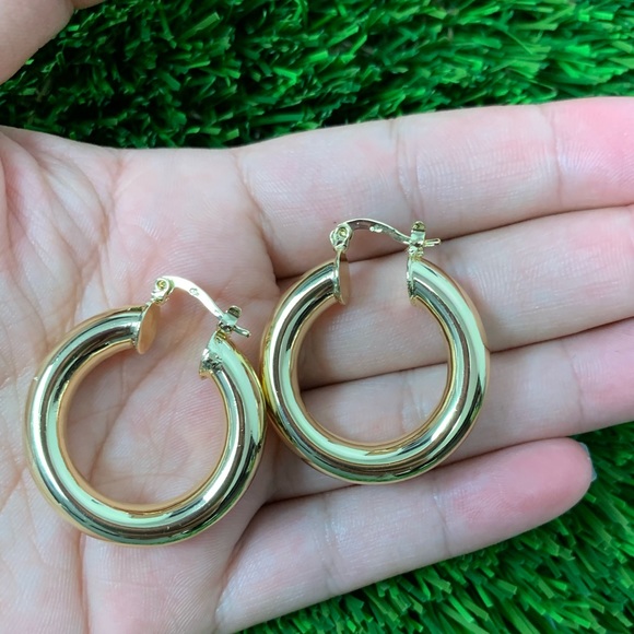 Jewelry - 18 k Gold filled hoop